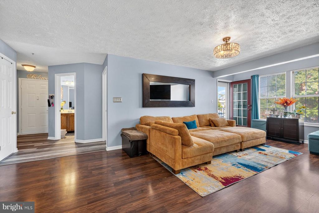 Image 5 of property listing at 697 WINDING STREAM WAY #201, Odenton, MD 21113