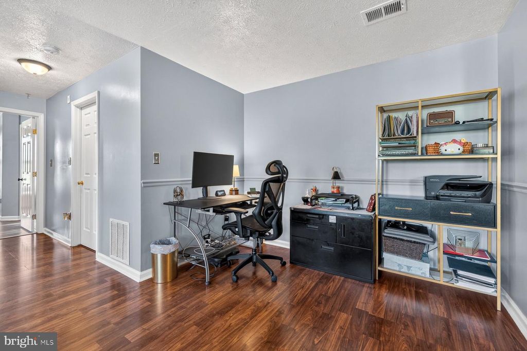 Image 7 of property listing at 697 WINDING STREAM WAY #201, Odenton, MD 21113