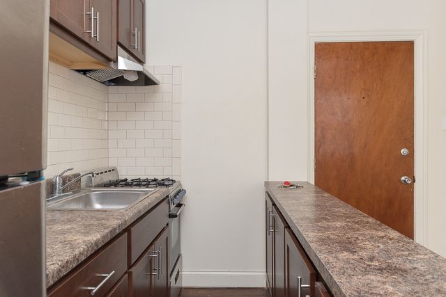 4756 N MAPLEWOOD Avenue G4, Chicago, IL 60625