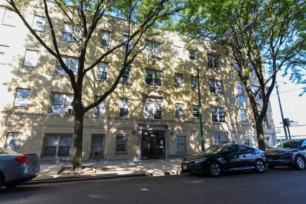 4756 N MAPLEWOOD Avenue G4, Chicago, IL 60625