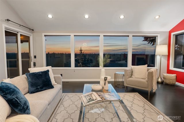 13603 SE 55th Place, Bellevue, WA 98006