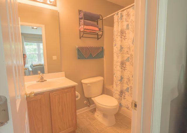 7919 Shadow Oak Drive, North Charleston, SC 29406