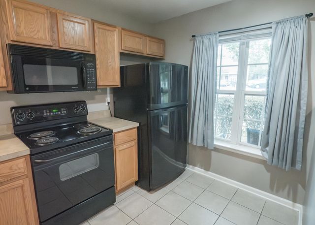 7919 Shadow Oak Drive, North Charleston, SC 29406