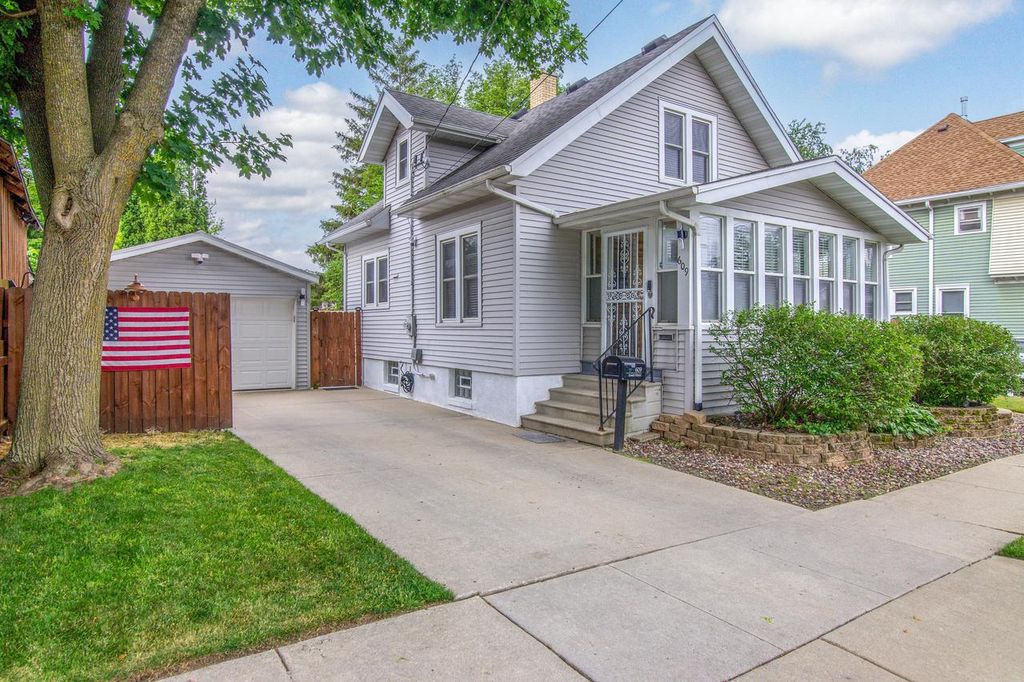 609 Emmet STREET, Watertown, WI 53094