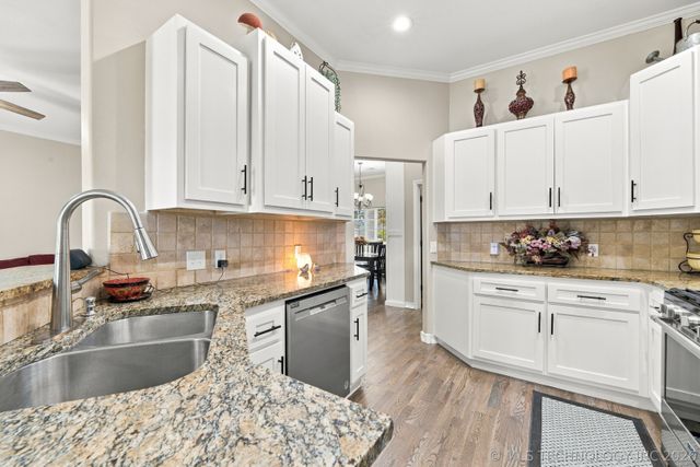 26585 Columbia Crest Drive, Claremore, OK 74019