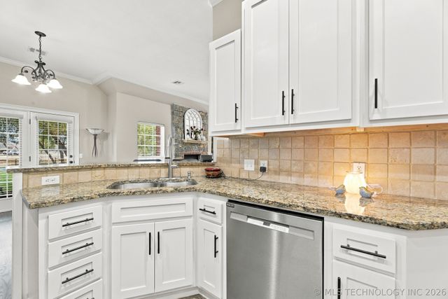 26585 Columbia Crest Drive, Claremore, OK 74019