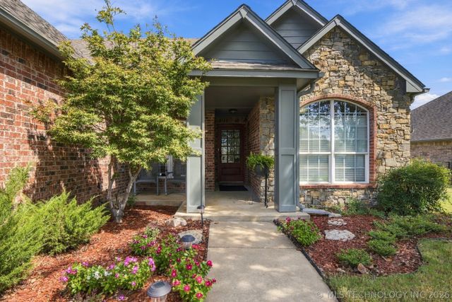 26585 Columbia Crest Drive, Claremore, OK 74019