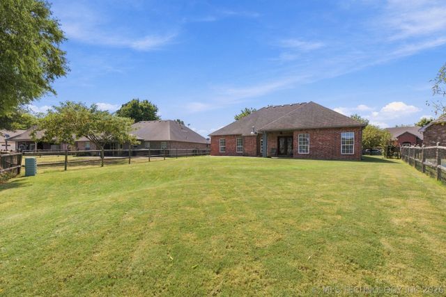 26585 Columbia Crest Drive, Claremore, OK 74019