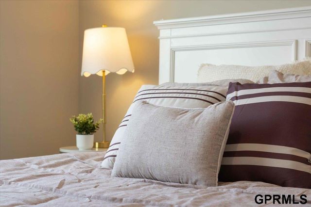 9305 Reynolds Street, Omaha, NE 68122