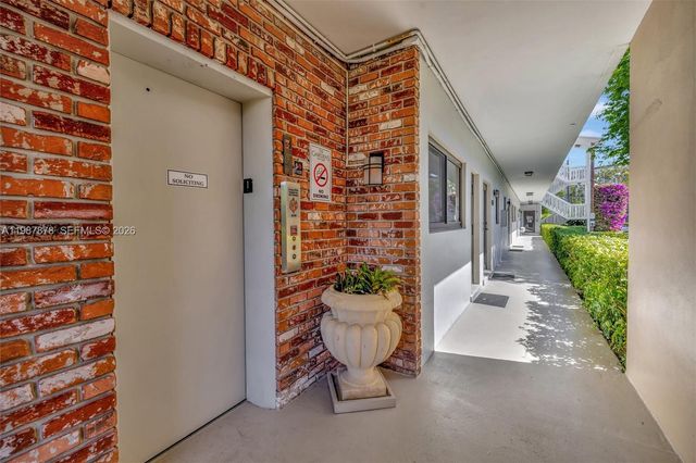 2190 NE 51 ST Court 204, Fort Lauderdale, FL 33308