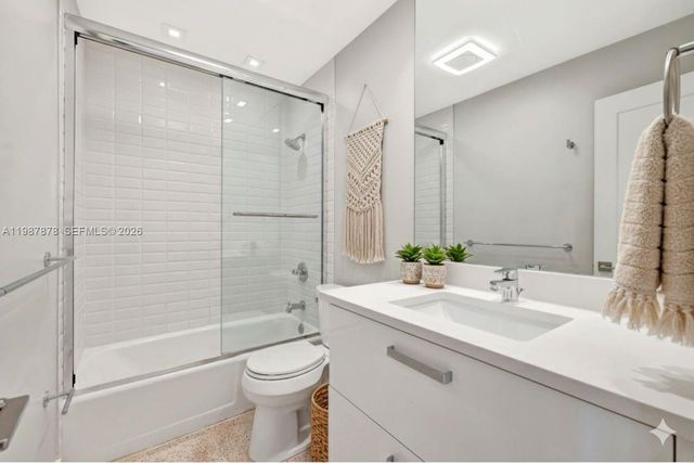 2190 NE 51 ST Court 204, Fort Lauderdale, FL 33308