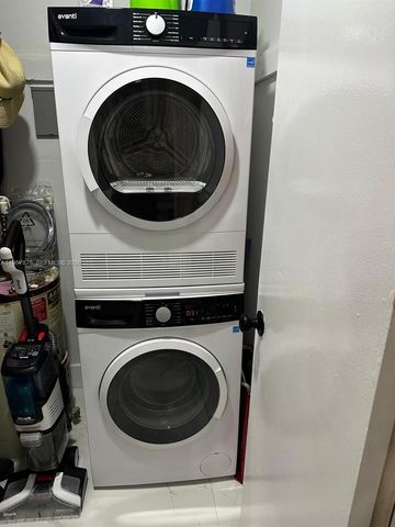 2190 NE 51 ST Court 204, Fort Lauderdale, FL 33308