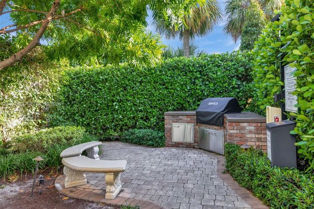 2190 NE 51 ST Court 204, Fort Lauderdale, FL 33308