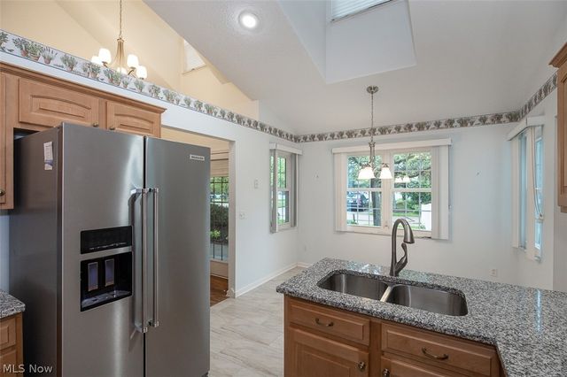 390 Vista Lane, Aurora, OH 44202