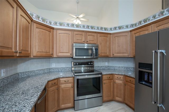 390 Vista Lane, Aurora, OH 44202