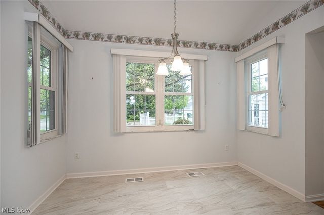 390 Vista Lane, Aurora, OH 44202