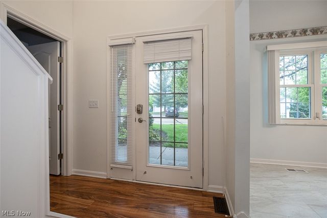 390 Vista Lane, Aurora, OH 44202