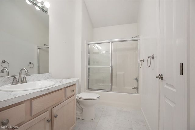 390 Vista Lane, Aurora, OH 44202