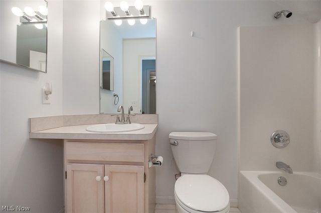 390 Vista Lane, Aurora, OH 44202