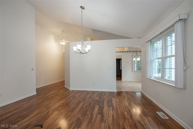 390 Vista Lane, Aurora, OH 44202