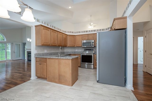 390 Vista Lane, Aurora, OH 44202
