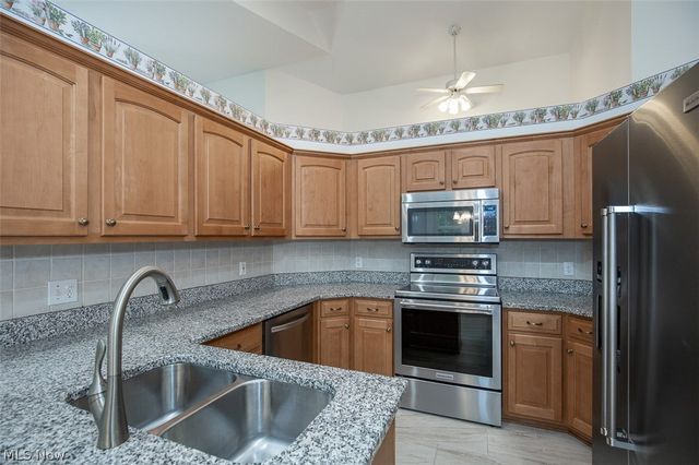 390 Vista Lane, Aurora, OH 44202