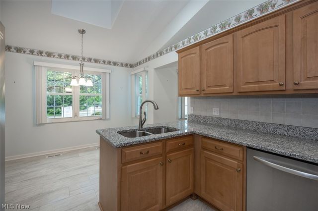 390 Vista Lane, Aurora, OH 44202