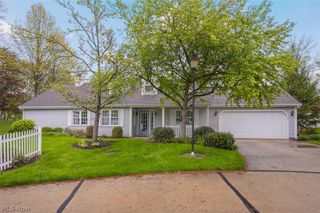 390 Vista Lane, Aurora, OH 44202
