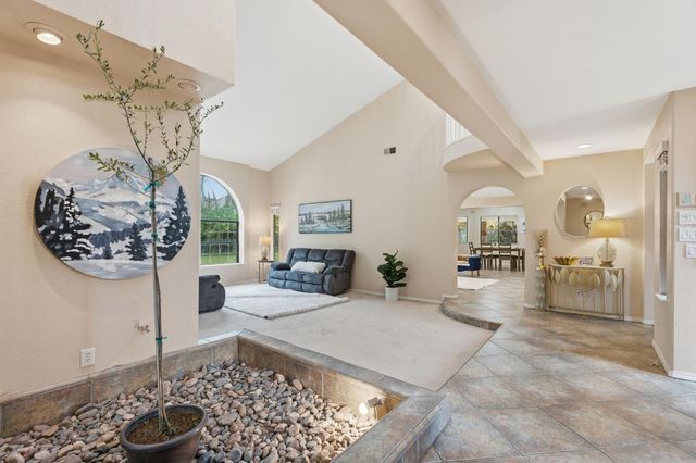 375 W Hagler Avenue, Fresno, CA 93711