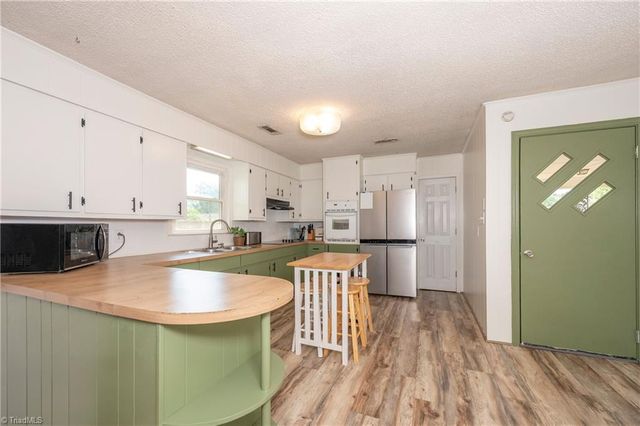 1012 H E Renegar Drive, Yadkinville, NC 27055