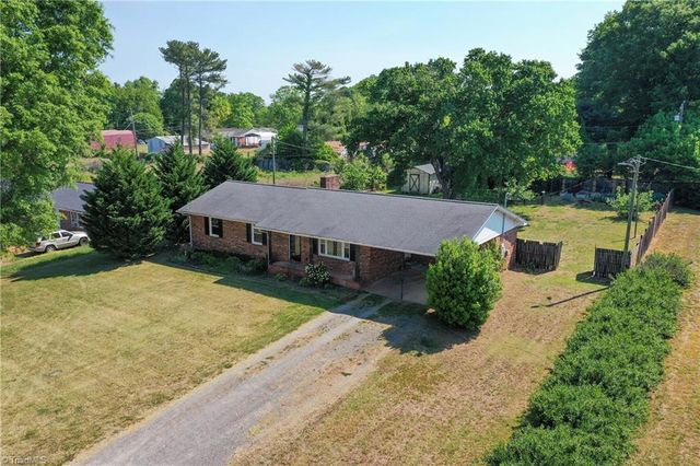 1012 H E Renegar Drive, Yadkinville, NC 27055