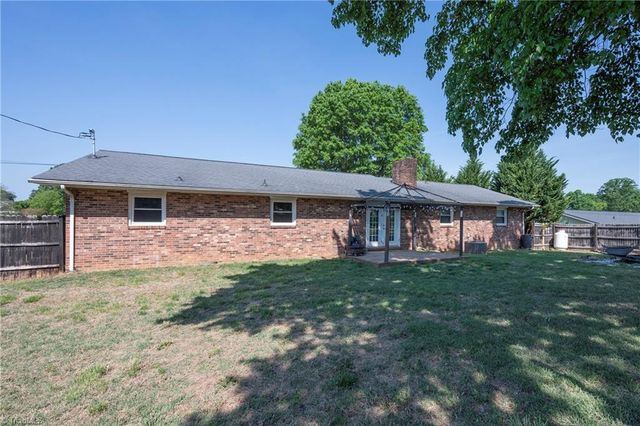1012 H E Renegar Drive, Yadkinville, NC 27055