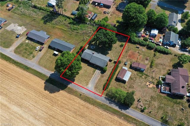 1012 H E Renegar Drive, Yadkinville, NC 27055