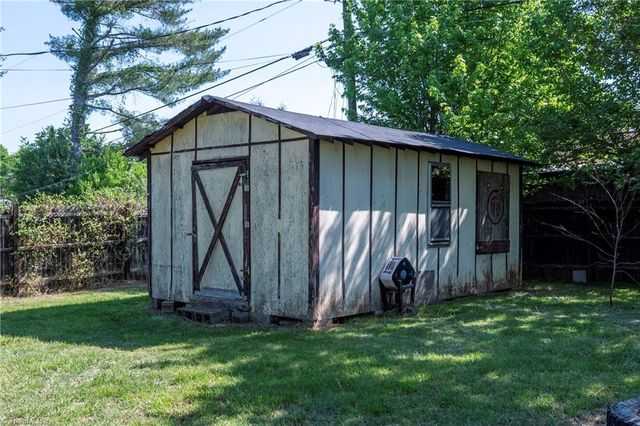 1012 H E Renegar Drive, Yadkinville, NC 27055