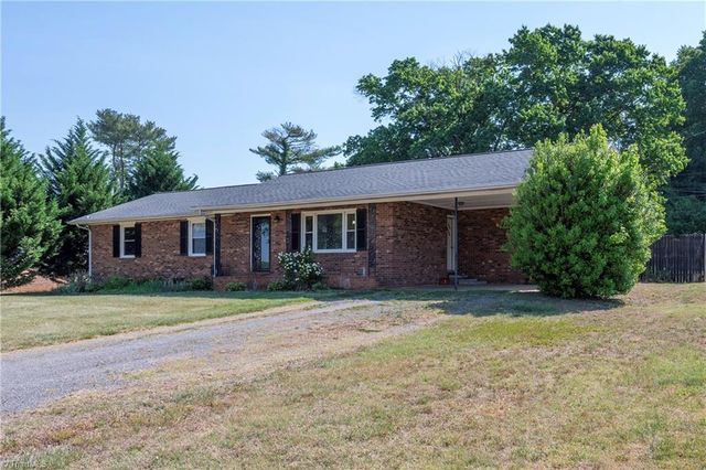 1012 H E Renegar Drive, Yadkinville, NC 27055