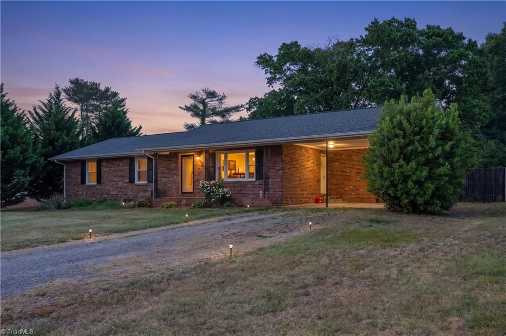 1012 H E Renegar Drive, Yadkinville, NC 27055