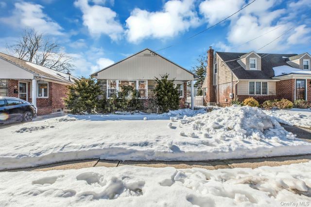 197 Emory Road, Mineola, NY 11501