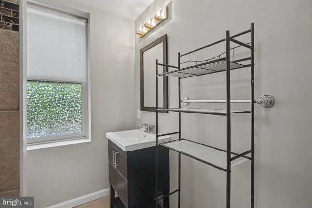 1 S EAST AVE, Baltimore, MD 21224