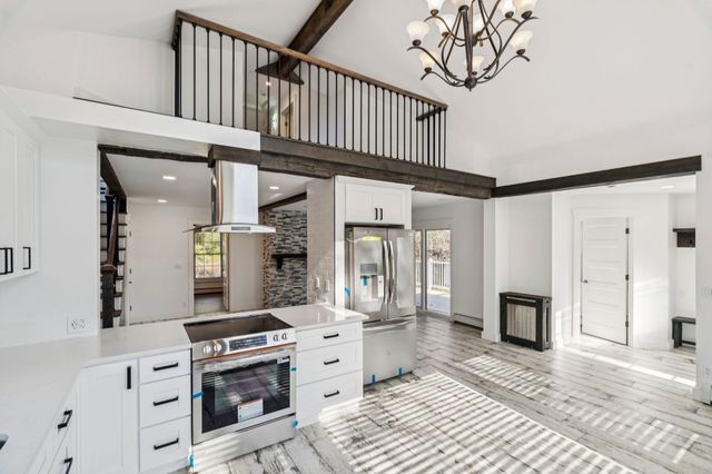 96 E Randolph Road, Chelsea, VT 05038