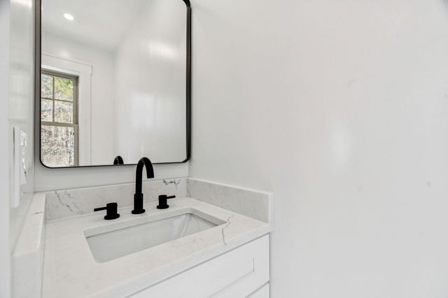 96 E Randolph Road, Chelsea, VT 05038