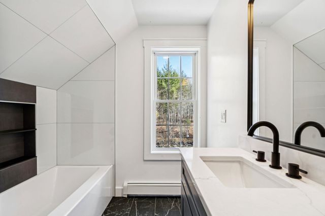 96 E Randolph Road, Chelsea, VT 05038