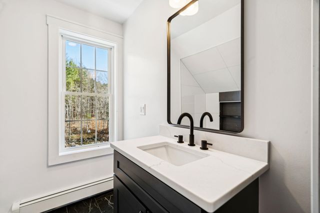 96 E Randolph Road, Chelsea, VT 05038