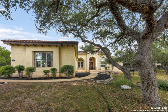 2649 Black Bear Dr, New Braunfels, TX 78132