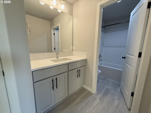 256 Nw MAWRCREST Ave, Gresham, OR 97030