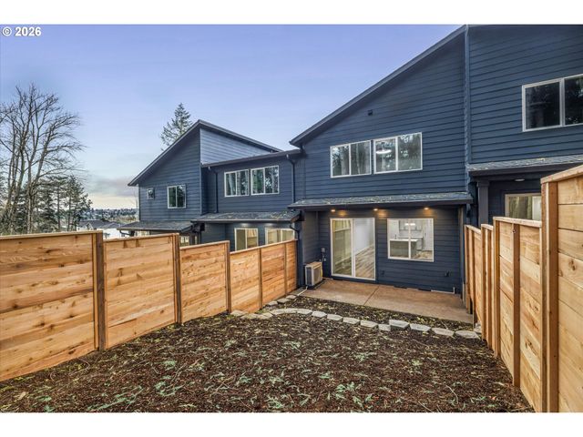 256 Nw MAWRCREST Ave, Gresham, OR 97030