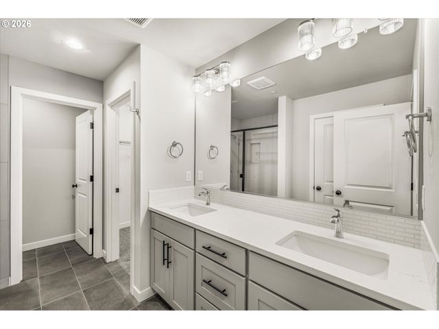 256 Nw MAWRCREST Ave, Gresham, OR 97030