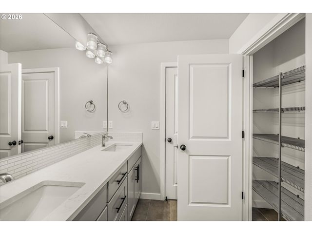 256 Nw MAWRCREST Ave, Gresham, OR 97030