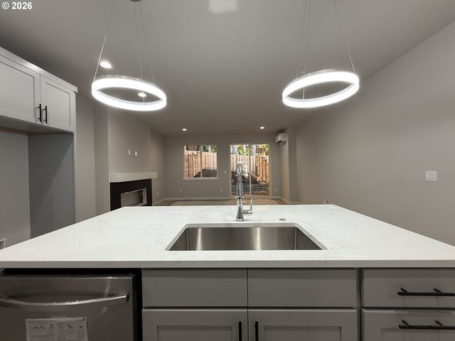 256 Nw MAWRCREST Ave, Gresham, OR 97030