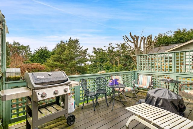 37399 Buck Road NE, Hansville, WA 98340