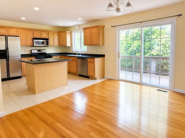 100 Nutting Rd E2, Westford, MA 01886
